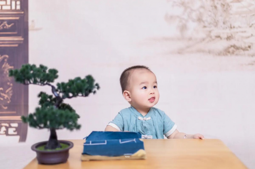 贵阳三个月宝宝抬头不稳